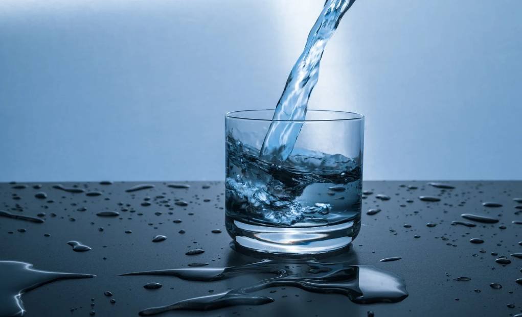 Maximize Your Day's Potential with This Morning Water Drinking Habit