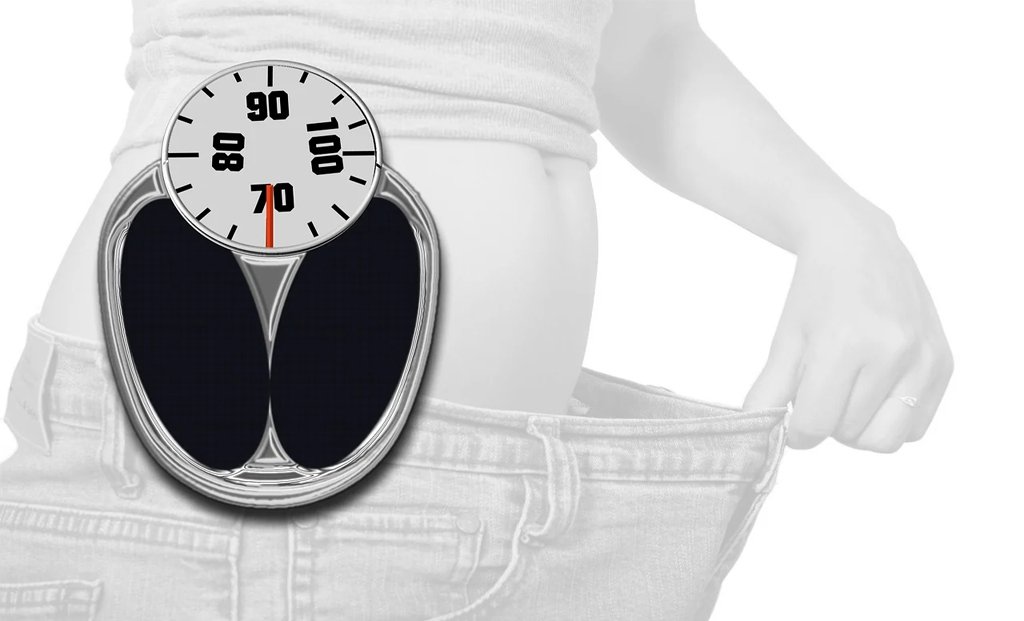 Some people love to spend time in the gym under the guidance of professionals in order to lose weight.