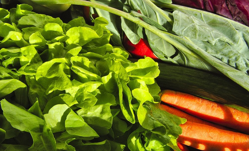 Spinach is full of essential vitamins and also eliminates bad cholesterol.