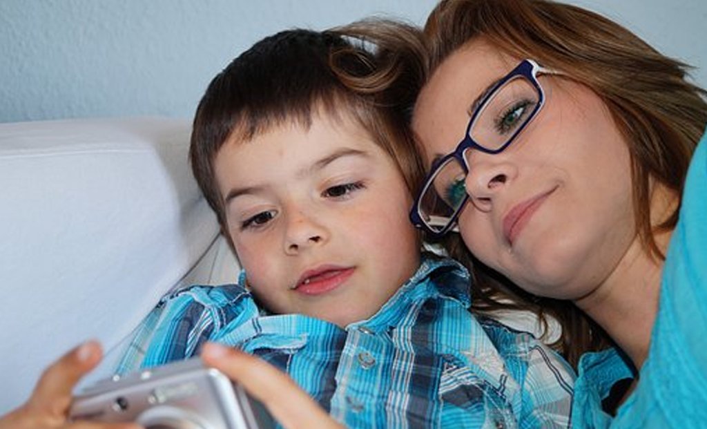 Kids can observe how their mothers deal with stress and anxiety, which encourages open discussions around mental health.