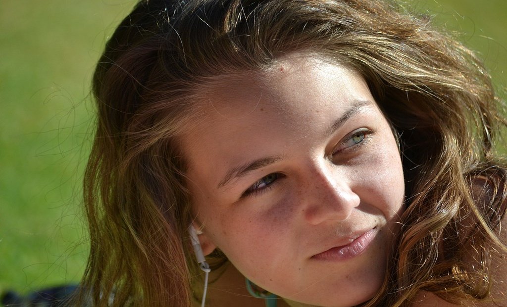 Unexplained appearance of red rashes on the face as well hints at the onset of an STD.