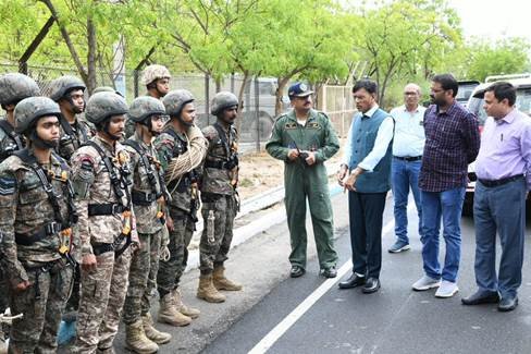 Dr. Mansukh Mandaviya ensuring readiness and support in the face of the cyclone.