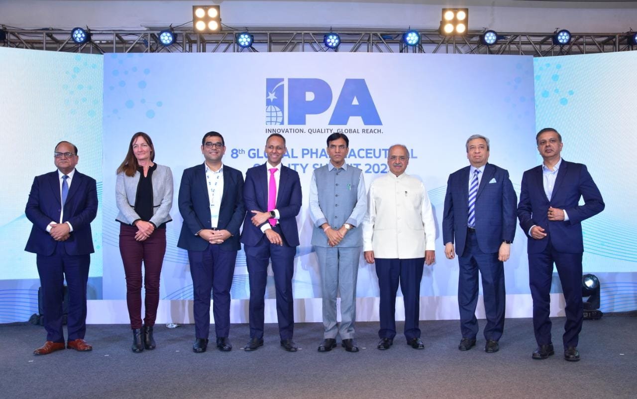 Pharmaceutical industry praised for Pharmacy of the World