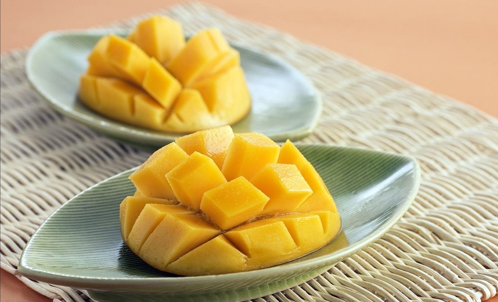 Some people also have allergies to tropical fruits and can develop throat pain.