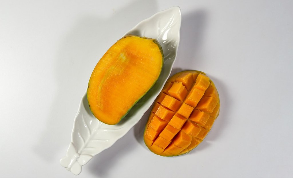 Eating raw mangoes is a healthier choice.