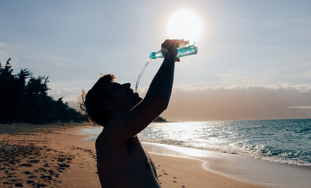 Avoid hot beverages such as coffee, tea, and alcohol in summer.