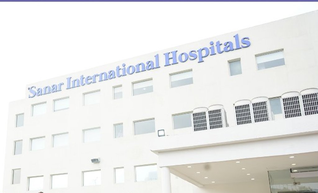 Dr Archit Pandit, Director & HOD, Surgical Oncology, Sanar International Hospitals, commended Ms. Jinan's enduring patience.