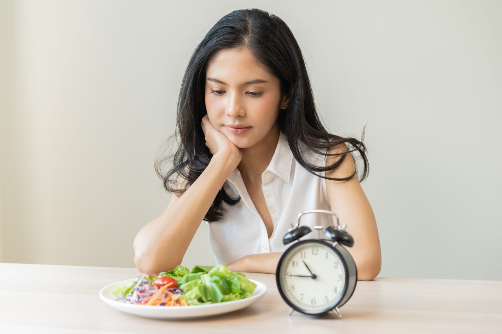 Why Meal Timing Matters: How Your Eating Schedule Affects Digestion, Weight, and Energy
